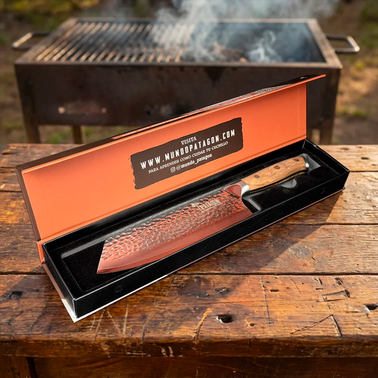 Hacha Acero Damasco 67 capas Patagón - Olivo Martillado