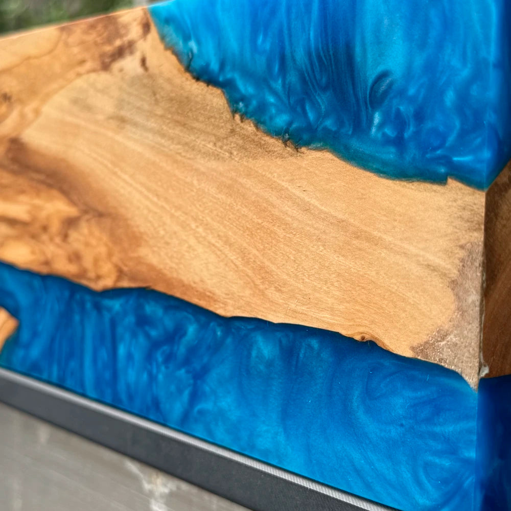 Exhibidor de cuchillos de olivo con resina epóxica azul, hecho para decorar la pared