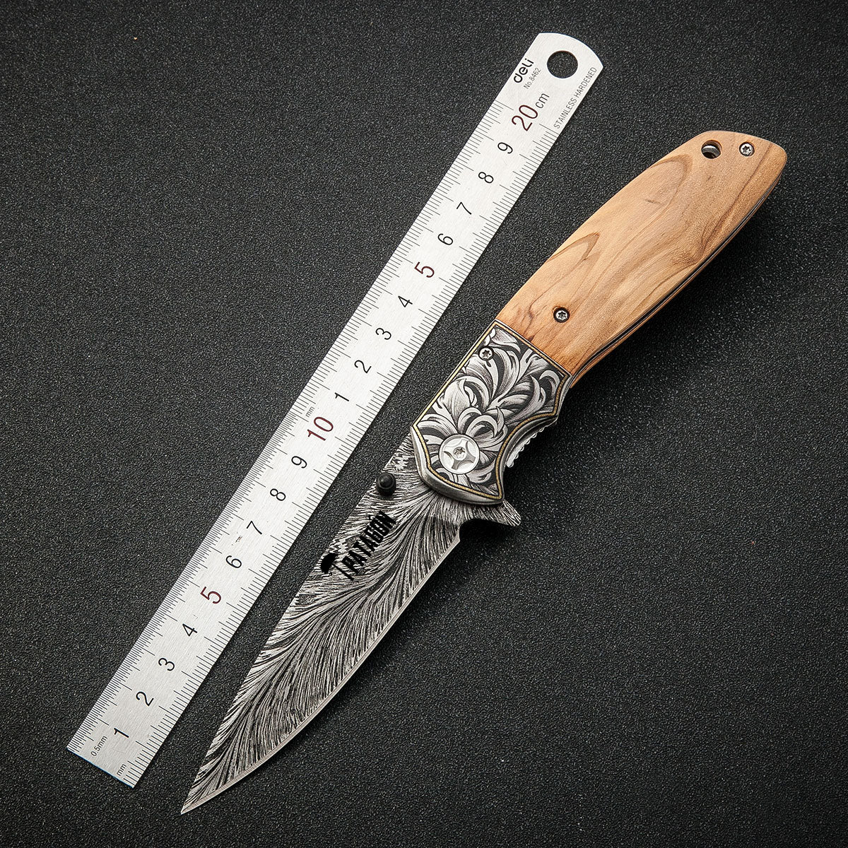 DAMASQUINADA - Corta pluma plegable Acero Inox. Recubierto