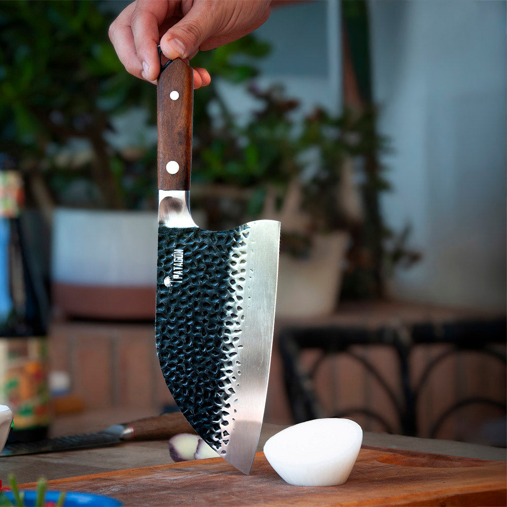 MONTAÑEZ - Serbio Hoja 18 cm ancha acero inox. martillado PATAGÓN + Funda reforzada GRATIS Sin Grabado