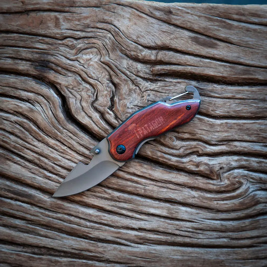 Cortapluma plegable Acero Inox. Revestido 6 cm PATAGÓN - COLORA
